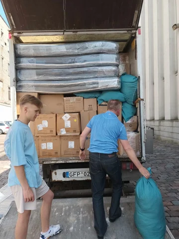 Paramos siunta kraunama į sunkvežimį